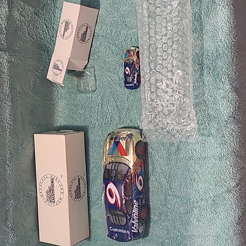 NASCAR RACING CARS - Picture 2 of 3